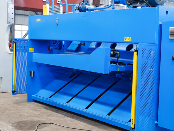 Máy cắt góc thay đổi - Guillotine Q11K - Ảnh 10