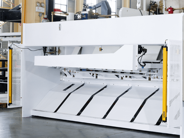 Máy cắt dầm xoay góc cố định - Swing Beam QC12K - Ảnh 5